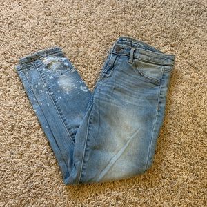 Distressed skinny jeans